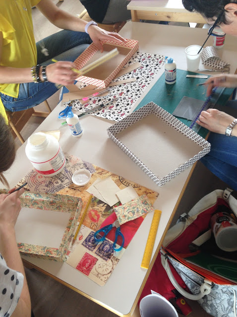 Che scatole Montessori! E' il nome del nuovo evento che ho creato per il 2024, nel quale accompagno gli adulti (insegnanti, genitori, educatori, tate, babysitter, ecc.) nella costruzione delle più importanti scatole dei lavori montessoriani..un vero e pro che scatole montessori