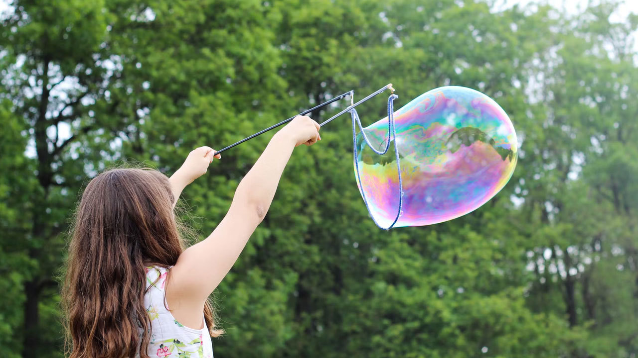 Aprire e chiudere mollette #noiacasaMontessori aprire e chiudere mollette noiacasamontessori