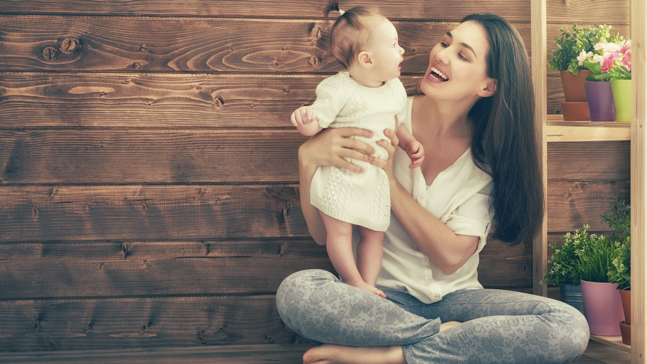 I primi travasi #noiacasaMontessori i primi travasi noiacasamontessori