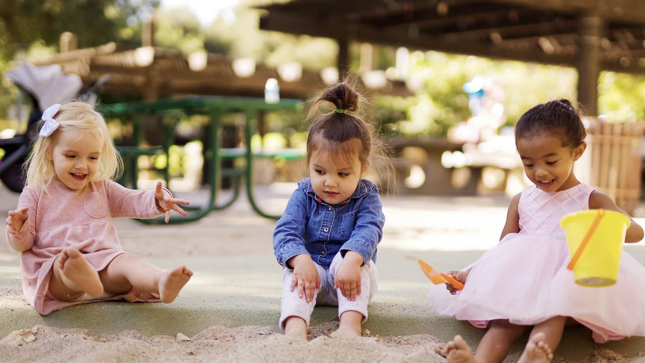 Setacciare semolino e lenticchie #noiacasaMontessori setacciare semolino e lenticchie noiacasamontessori